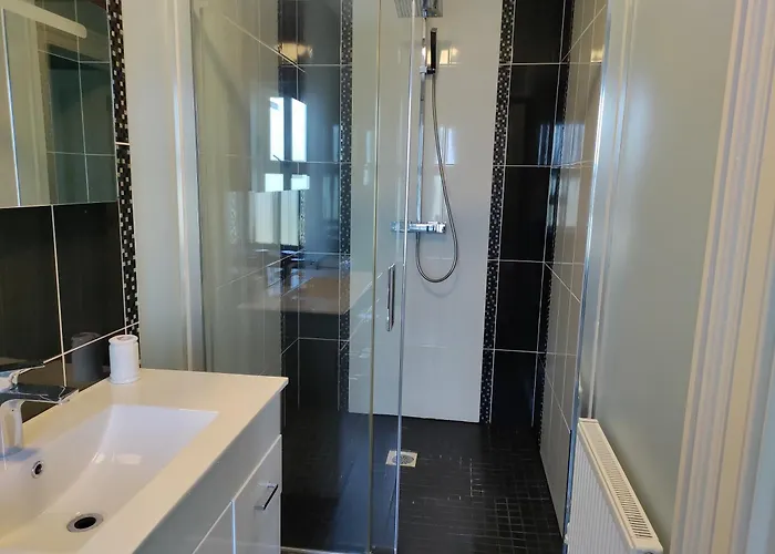 Hillside Haven F94ew71 3*